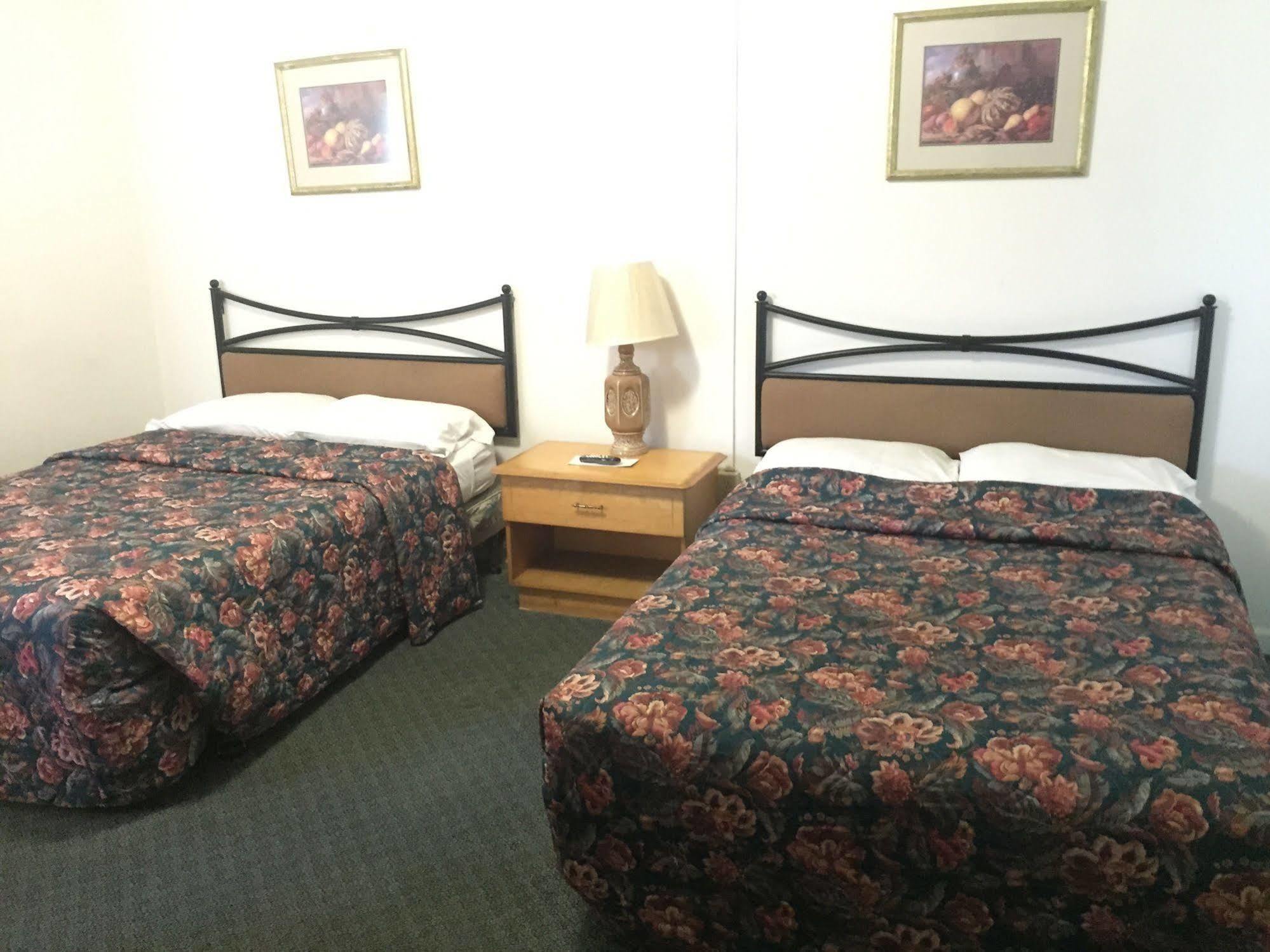 Travel Inn Of סברינג מראה חיצוני תמונה