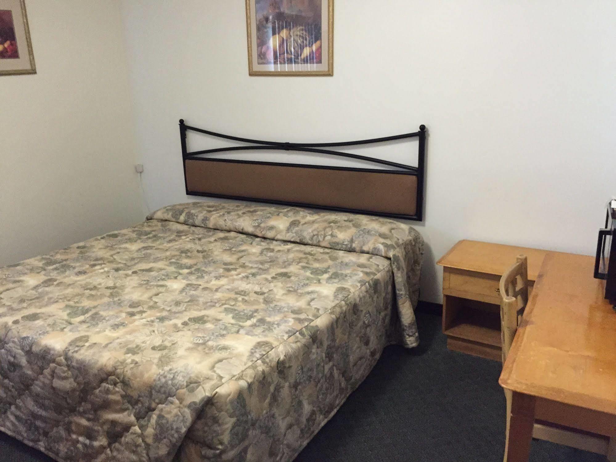 Travel Inn Of סברינג מראה חיצוני תמונה